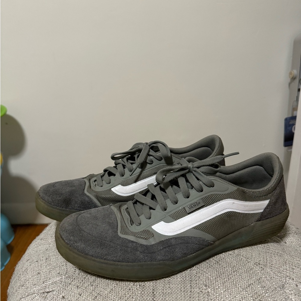 Vans Ave Pro skateboarding shoe- Men’s 9